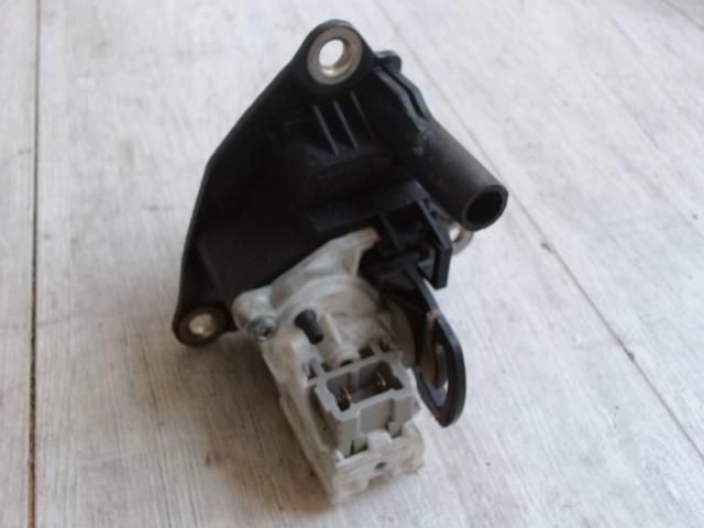 bontott RENAULT CLIO II Csomagtérajtó Zárbetét