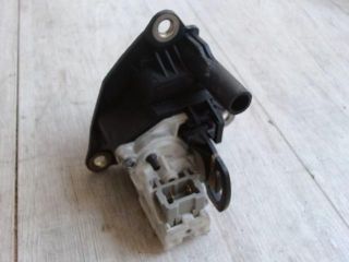 bontott RENAULT CLIO II Csomagtérajtó Zárbetét