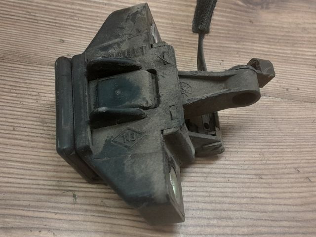 bontott RENAULT CLIO II Csomagtérajtó Zárszerkezet