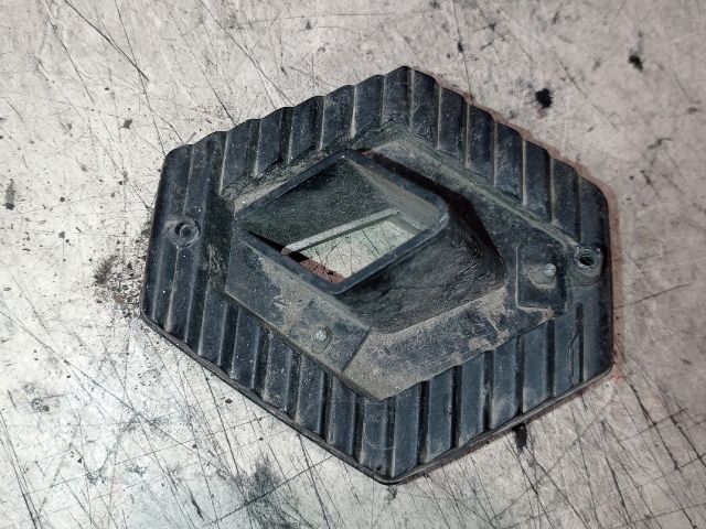 bontott RENAULT CLIO II Első Embléma