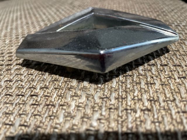 bontott RENAULT CLIO II Első Embléma