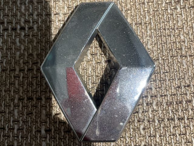 bontott RENAULT CLIO II Első Embléma