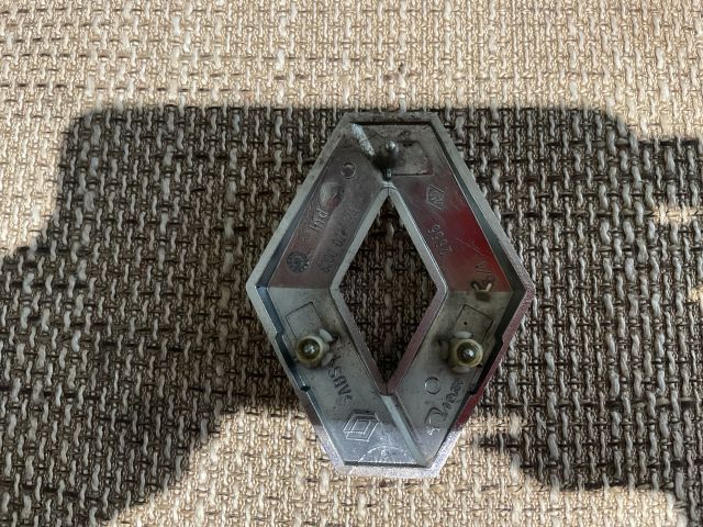 bontott RENAULT CLIO II Első Embléma