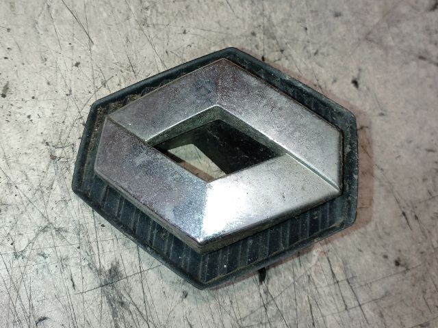 bontott RENAULT CLIO II Első Embléma