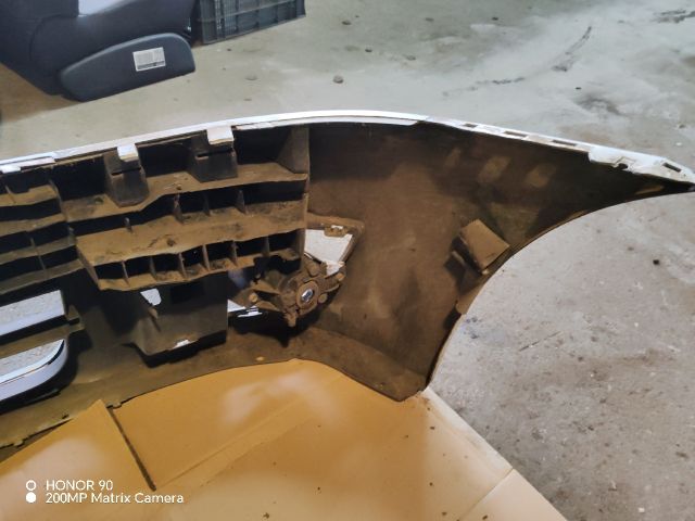 bontott RENAULT CLIO II Első Lökhárító (Részeivel)