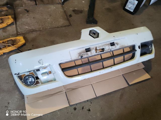 bontott RENAULT CLIO II Első Lökhárító (Részeivel)