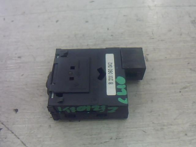 bontott RENAULT CLIO II Fényszórómagasság Állító Kapcsoló