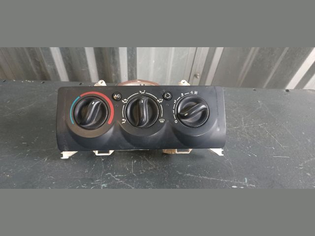 bontott RENAULT CLIO II Fűtéskapcsoló (manuális klímás)