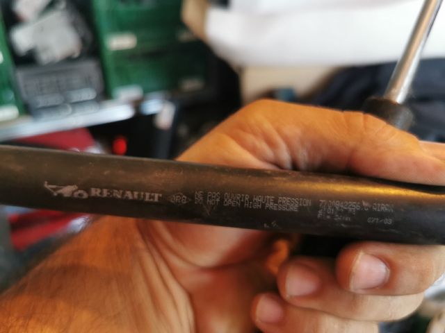 bontott RENAULT CLIO II Gázrugós Kitámasztó Teleszkóp Pár Csomagtérajtó