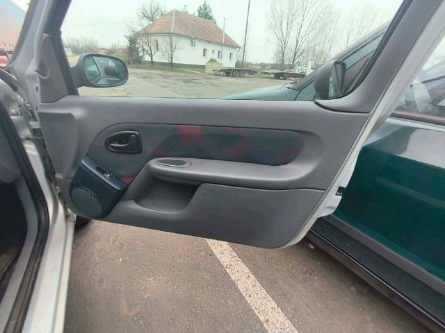 bontott RENAULT CLIO II Hátsó középső Biztonsági Öv Csat