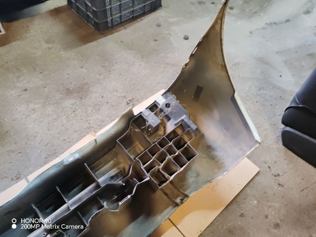 bontott RENAULT CLIO II Hátsó Lökhárító (Részeivel)