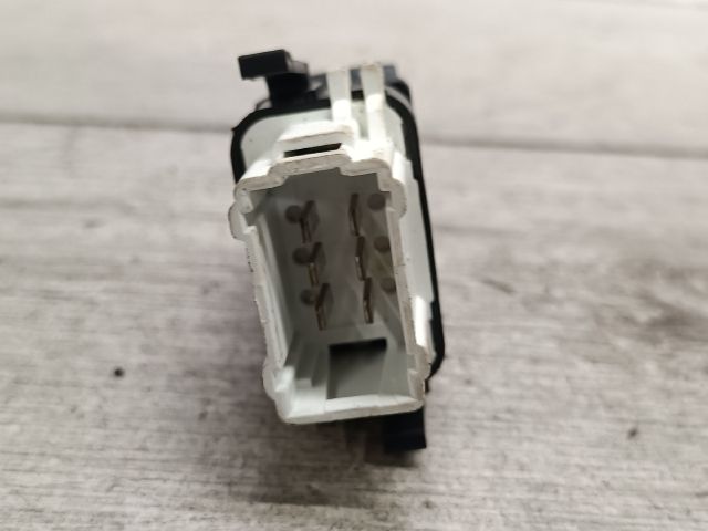 bontott RENAULT CLIO II Jobb első Ablakemelő Kapcsoló