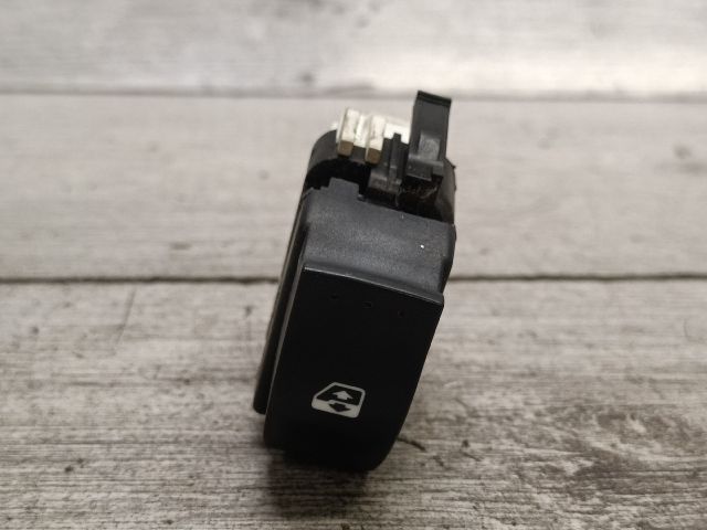 bontott RENAULT CLIO II Jobb első Ablakemelő Kapcsoló