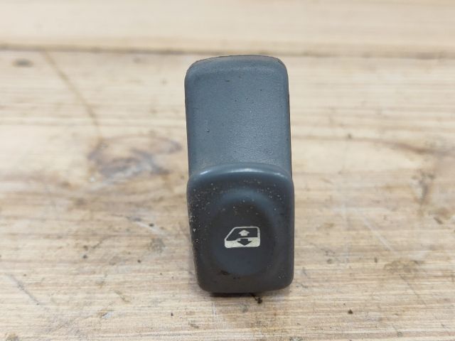 bontott RENAULT CLIO II Jobb első Ablakemelő Kapcsoló