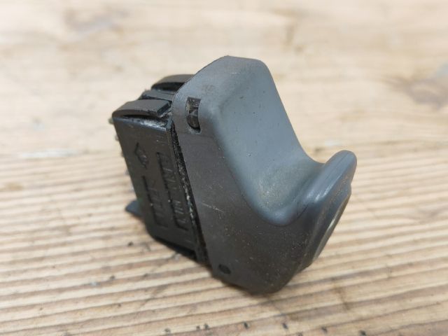 bontott RENAULT CLIO II Jobb első Ablakemelő Kapcsoló