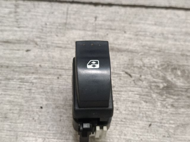 bontott RENAULT CLIO II Jobb első Ablakemelő Kapcsoló