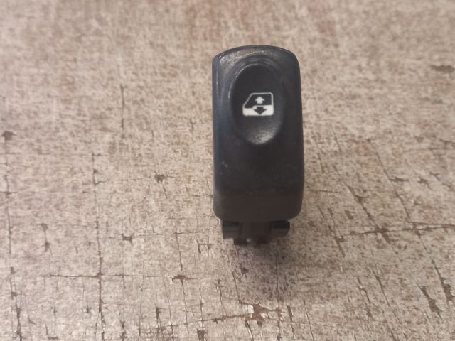 bontott RENAULT CLIO II Jobb első Ablakemelő Kapcsoló