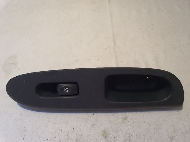 bontott RENAULT CLIO II Jobb első Ablakemelő Kapcsoló