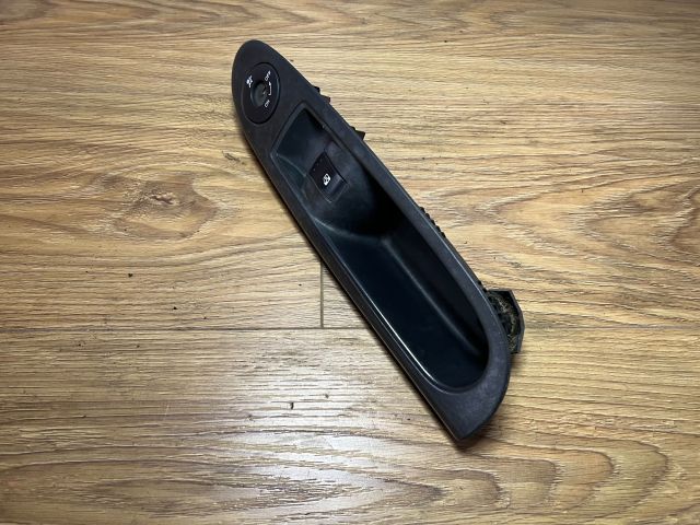 bontott RENAULT CLIO II Jobb első Ablakemelő Kapcsoló