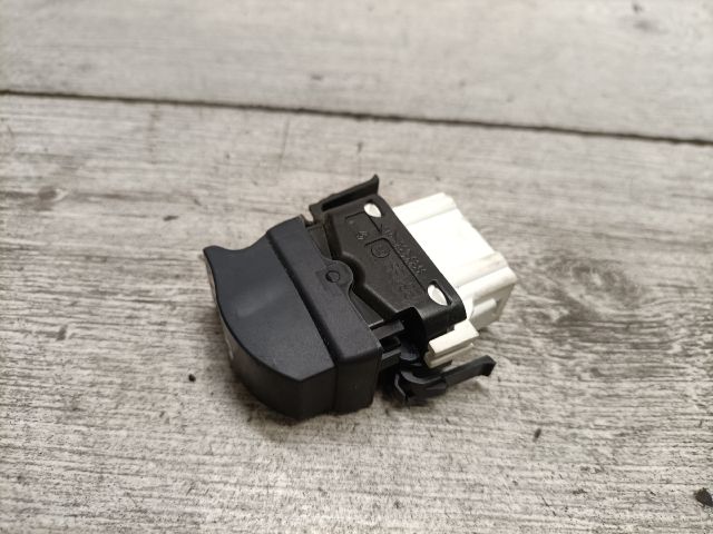 bontott RENAULT CLIO II Jobb első Ablakemelő Kapcsoló