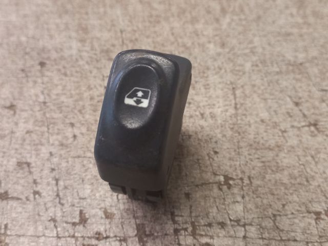 bontott RENAULT CLIO II Jobb első Ablakemelő Kapcsoló