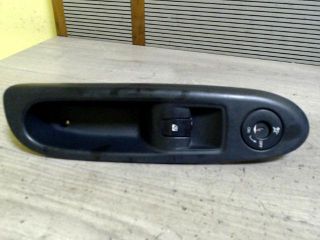 bontott RENAULT CLIO II Jobb első Ablakemelő Kapcsoló