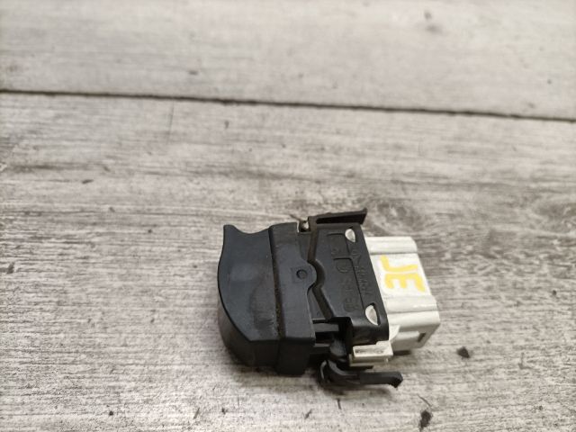 bontott RENAULT CLIO II Jobb első Ablakemelő Kapcsoló