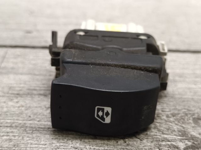 bontott RENAULT CLIO II Jobb első Ablakemelő Kapcsoló