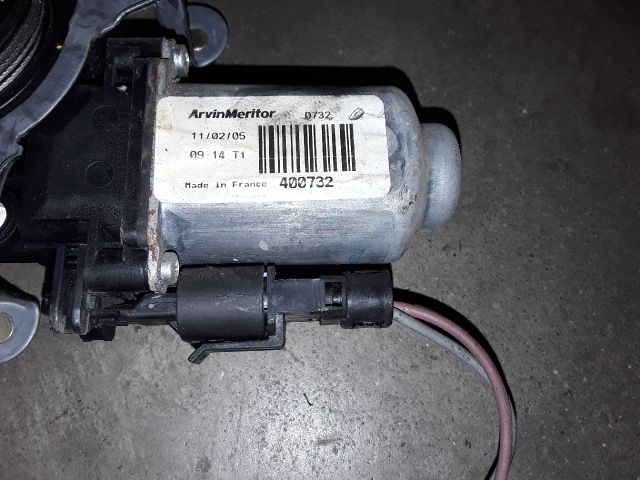 bontott RENAULT CLIO II Jobb első Ablakemelő Szerkezet (Elektromos)