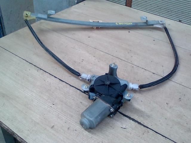 bontott RENAULT CLIO II Jobb első Ablakemelő Szerkezet (Mechanikus)