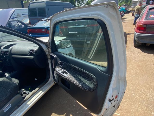 bontott RENAULT CLIO II Jobb első Ajtó (Részeivel)