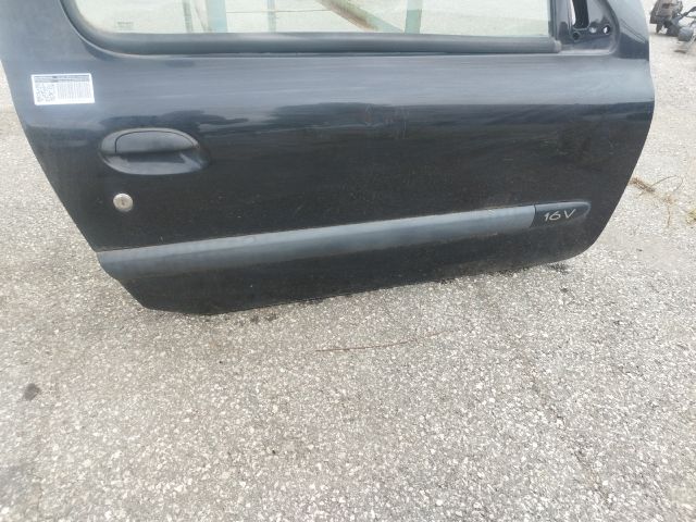 bontott RENAULT CLIO II Jobb első Ajtó (Részeivel)