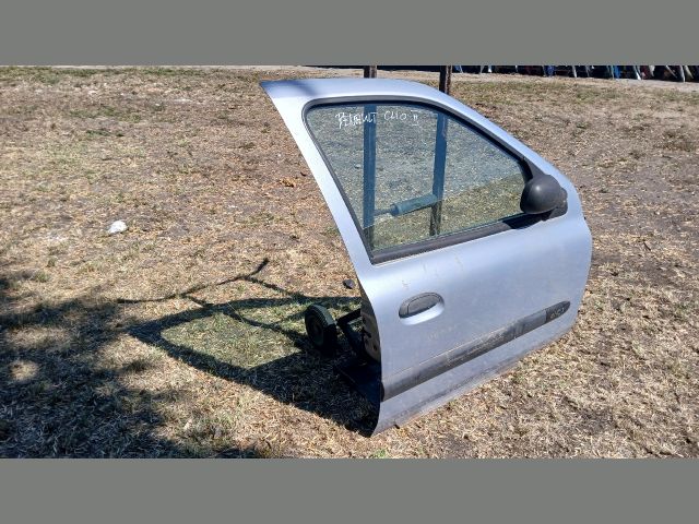 bontott RENAULT CLIO II Jobb első Ajtó (Részeivel)
