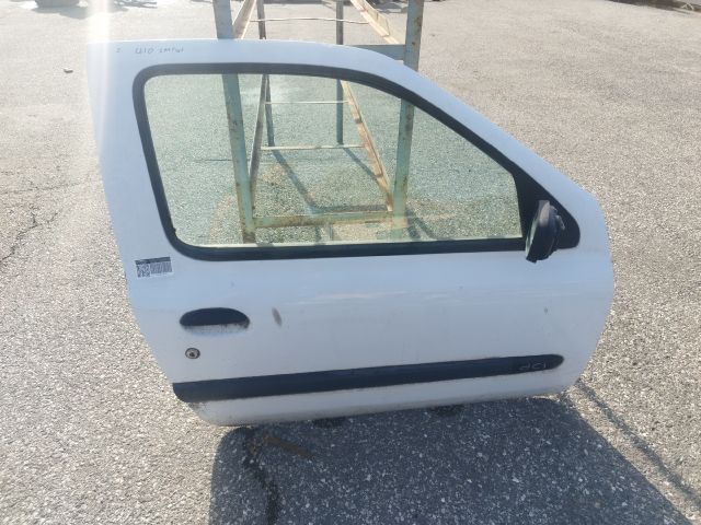 bontott RENAULT CLIO II Jobb első Ajtó (Részeivel)