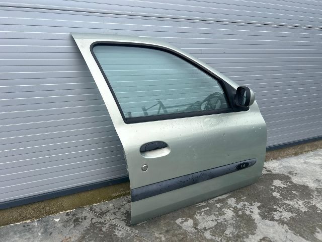 bontott RENAULT CLIO II Jobb első Ajtó (Üres lemez)