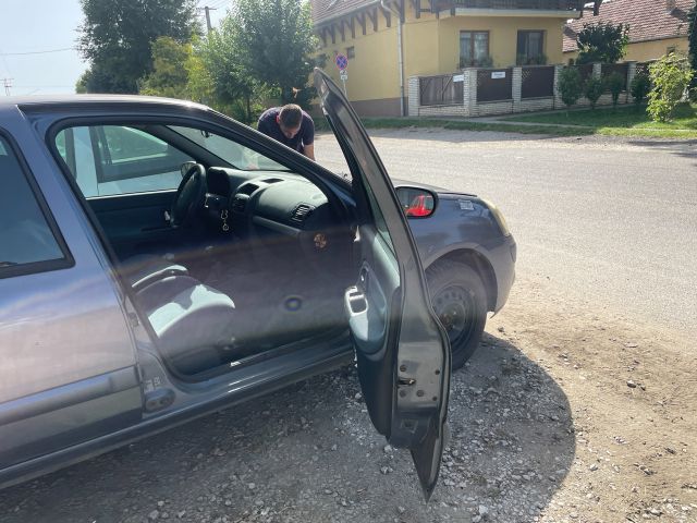 bontott RENAULT CLIO II Jobb első Ajtó (Üres lemez)