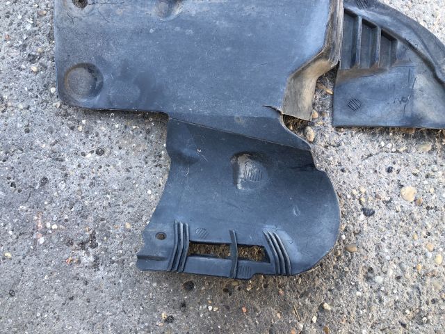 bontott RENAULT CLIO II Jobb első Első Dobbetét (Kerékjárati, Műanyag)