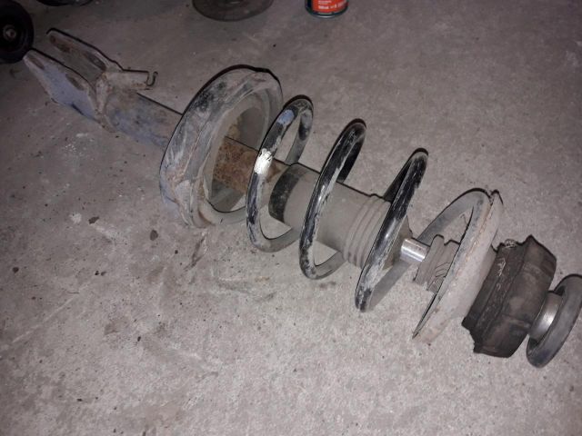 bontott RENAULT CLIO II Jobb első Lengéscsillapító