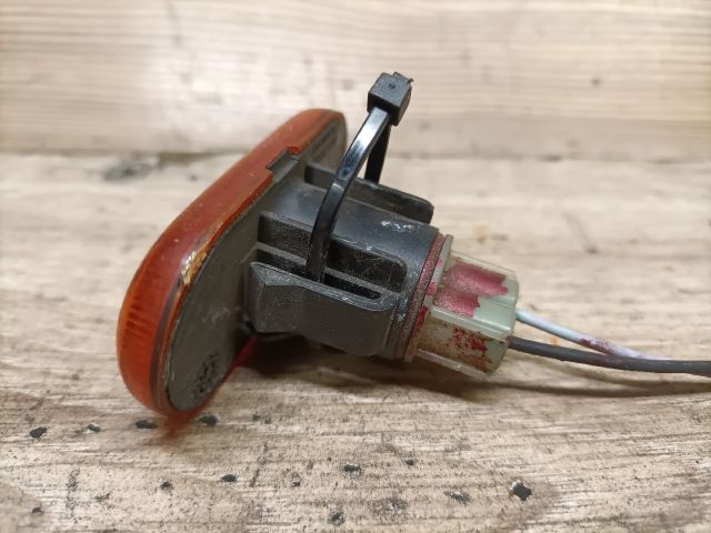 bontott RENAULT CLIO II Jobb első Sárvédő Irányjelző