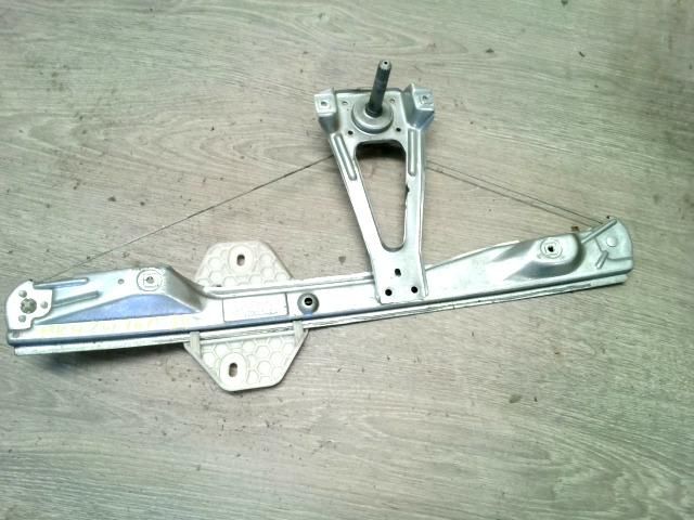 bontott RENAULT CLIO II Jobb hátsó Ablakemelő Szerkezet (Mechanikus)