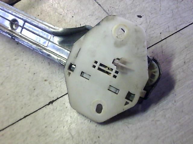 bontott RENAULT CLIO II Jobb hátsó Ablakemelő Szerkezet (Mechanikus)