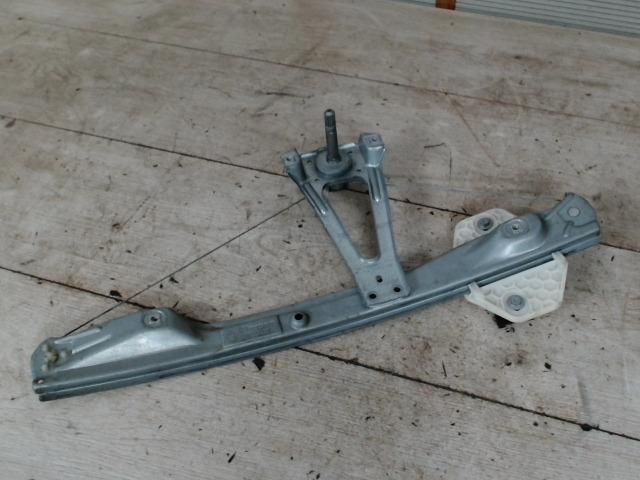 bontott RENAULT CLIO II Jobb hátsó Ablakemelő Szerkezet (Mechanikus)