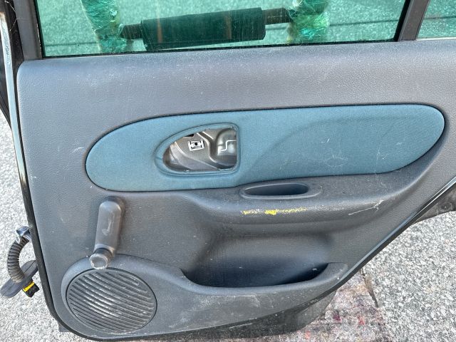 bontott RENAULT CLIO II Jobb hátsó Ajtó (Részeivel)