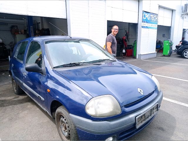 bontott RENAULT CLIO II Jobb hátsó Ajtó (Részeivel)