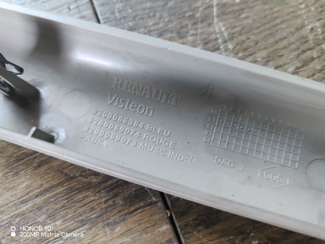 bontott RENAULT CLIO II Jobb Műszerfal Díszléc