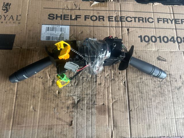 bontott RENAULT CLIO II Komplett Kormánykapcsoló (Bajuszkapcsoló)