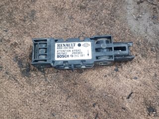 bontott RENAULT CLIO II Központi Ütközés Érzékelő
