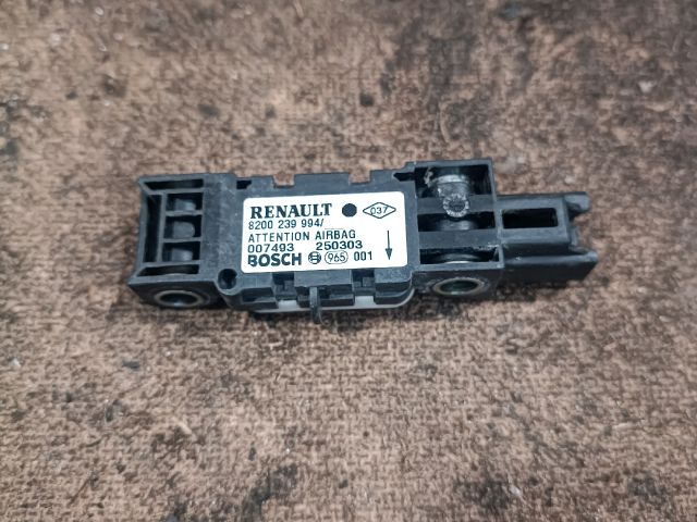 bontott RENAULT CLIO II Központi Ütközés Érzékelő