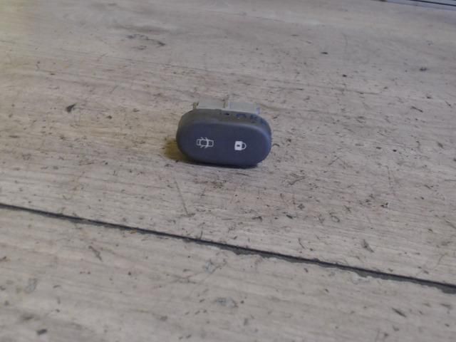 bontott RENAULT CLIO II Központizár Kapcsoló