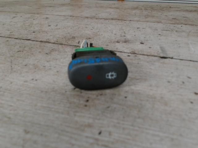 bontott RENAULT CLIO II Központizár Kapcsoló